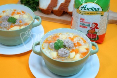 Суп с фрикадельками и рисом