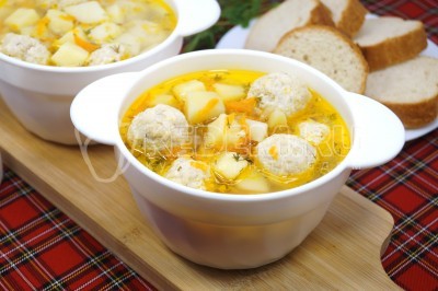 Суп с куриными фрикадельками