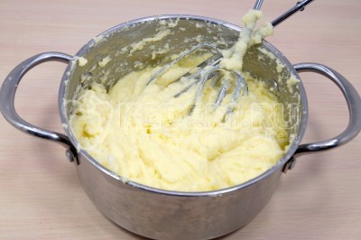 Хорошо перемешать или взбить миксером 1-2 минуты до однородности.