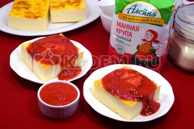 Манный пудинг с ягодами