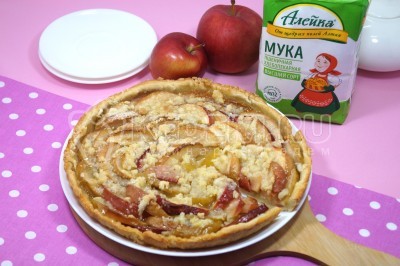 Песочный пирог с яблоками