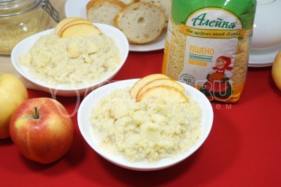 Пшенная каша с яблоками