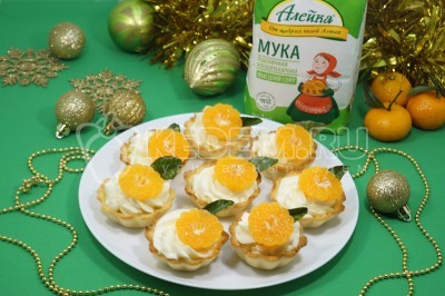 Песочные корзинки с кремом и мандаринами