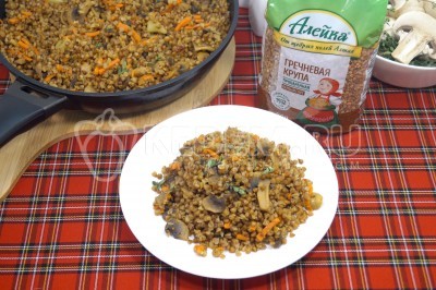 Постный плов с гречкой и грибами