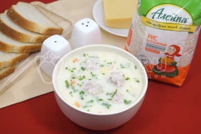 Сырный суп с рисом и фрикадельками