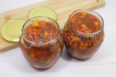 Разложить по чистым и стерильным банкам.