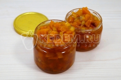 Разложить варенье по чистым и сухим баночкам. Закупорить крышками.