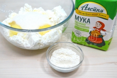 Добавить 2 столовые ложки муки ТМ «Алейка».