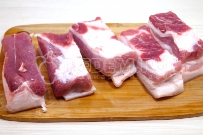 Разрезать на порционные кусочки.