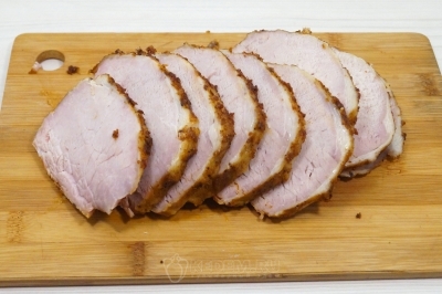 Нарезать порционными кусочками.