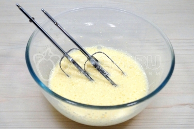 Взбить миксером до однородности.