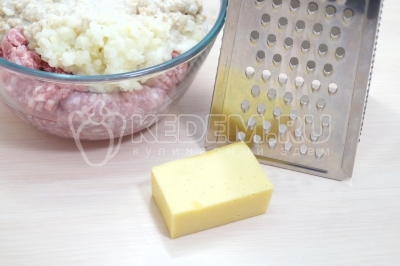 Добавить 100 грамм тертого твердого сыра.