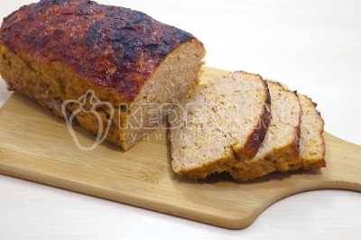 Нарезать порционными кусочками.