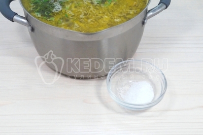 Добавить соль по вкусу, зависит от концентрации рассола.