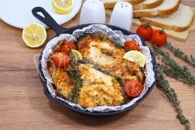 Семга запеченная в фольге в духовке готова. Можно подавать к столу.