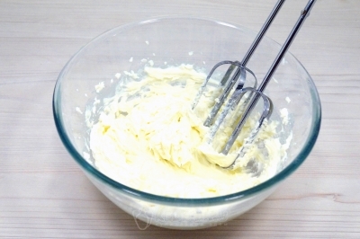 Взбить миксером 2-3 минуты.