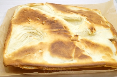 Блин снять с пергамента и перевернуть, остудить.