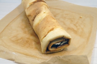 Свернуть рулетом.