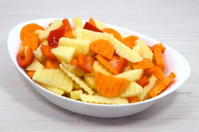 Выложить в форму для запекания.