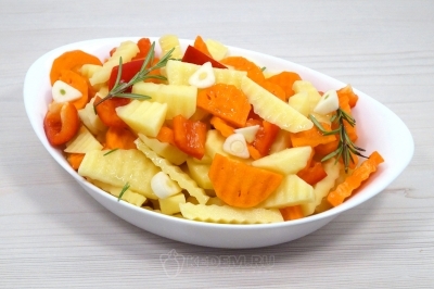 Добавит пару веточек розмарина и пару зубчиков чеснока нарезанных дольками.