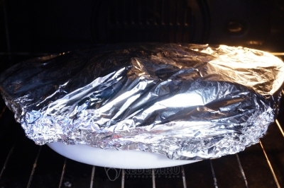 Запекать в духовке при 180 градусов Цельсия 40-45 минут.