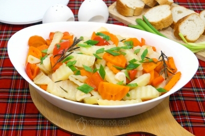 Овощи запеченные с постным маслом в духовке готовы. Можно подавать к столу.