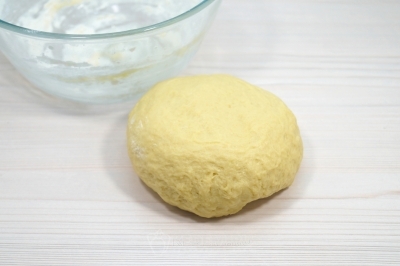 Сформировать тесто в шар.