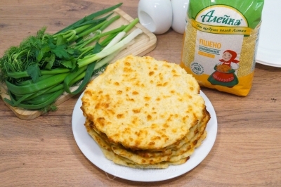 Пшённые лепёшки с сыром готовы. Можно подавать к столу.
