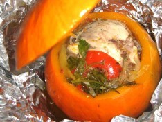 Тыква, фаршированная курицей и овощами - рецепт
