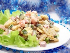 Салат с сухариками «Праздничный»