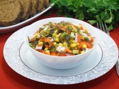 Постный салат с морской капустой и крабовыми палочками