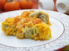 Тушеный минтай с морковью и луком