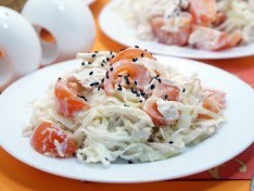 Салат из свежей капусты с курицей