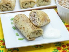 Фаршированные блины с фаршем и рисом