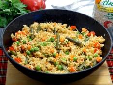 Жареный рис с овощами