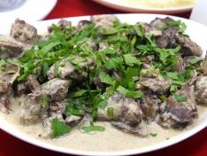 Куриная печень в сливках с луком