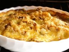 Картофель с луком и сыром в духовке