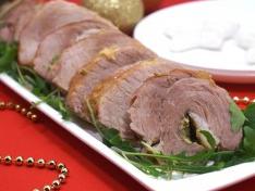 Мясной рулет с чесноком на Новый год