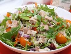 Салат с ячневой крупой и тунцом