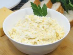 Закуска из сыра с чесноком и яйцом