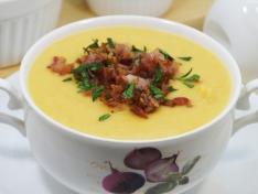 Гороховый суп-пюре с беконом