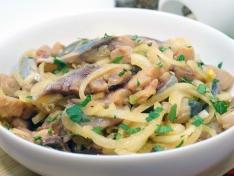 Селедка Хе с луком, уксусом и соевым соусом