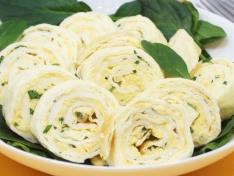 Яичный рулет с сыром в духовке
