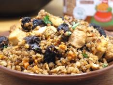Гречка по-восточному с курицей и черносливом