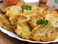 Ячневые лепешки с кабачками и сыром