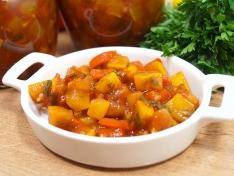 Кабачковый салат на зиму с томатной пастой и болгарскими перцами