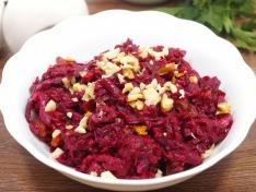 Салат из свёклы с изюмом