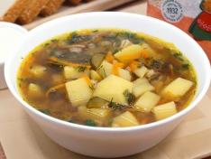 Рассольник с грибами и перловкой по-сибирски