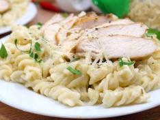Макароны Альфредо с курицей