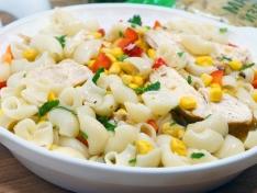 Салат с макаронами и курицей «Акапулько»